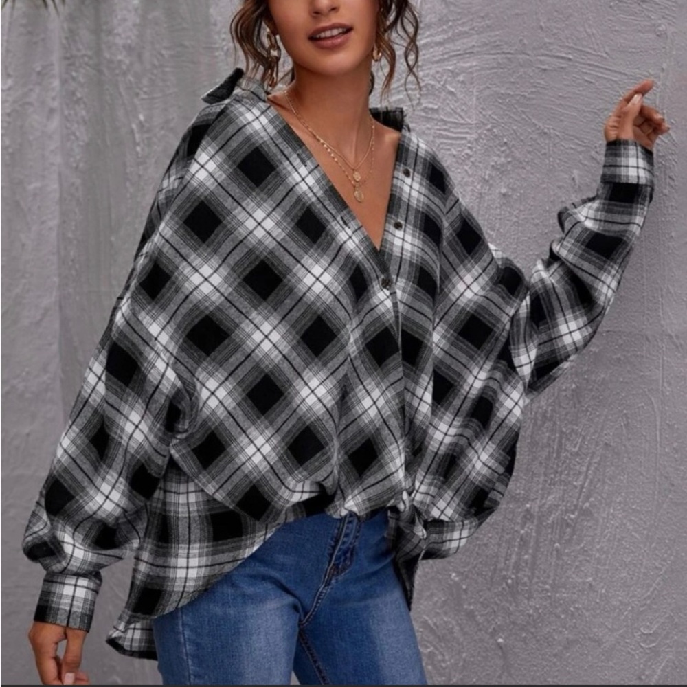 🌺SHEIN Black and White Flannel Button-Down Shirt Medium